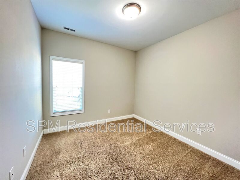 Fenced Yard, Community Pool, Clubhouse - Tylers Cove @ Mallory Creek property image