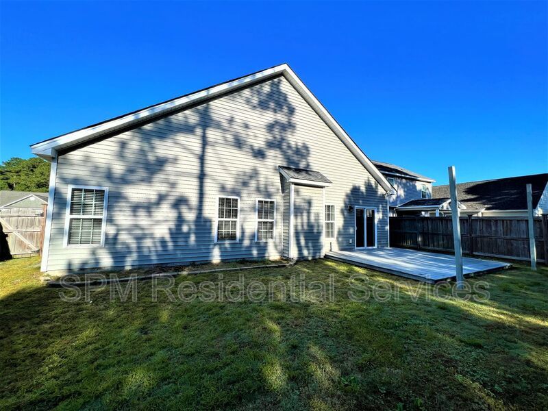 Fenced Yard, Community Pool, Clubhouse - Tylers Cove @ Mallory Creek property image