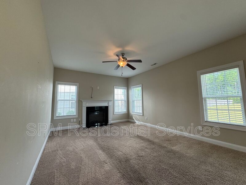 4 Bedroom, 2,400+ Sq Ft, Built 2019, 2-Car Garage, Pet Friendly - Oyster Landing property image