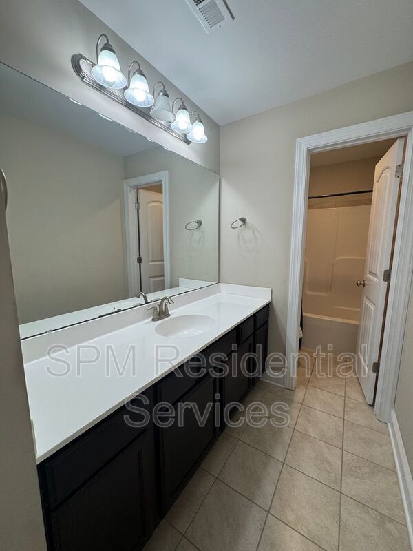 4 Bedroom, 2,400+ Sq Ft, Built 2019, 2-Car Garage, Pet Friendly - Oyster Landing property image