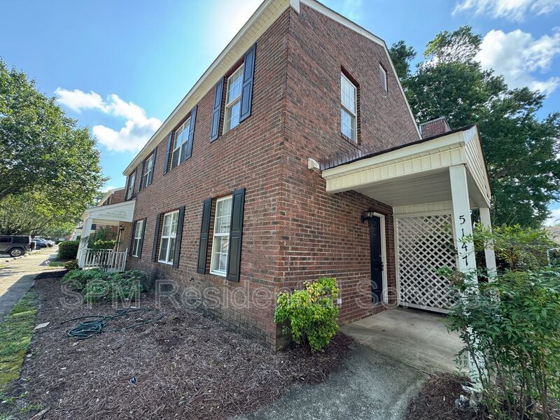 3 bedrooms close to UNCW!  Swimming Pool! property image