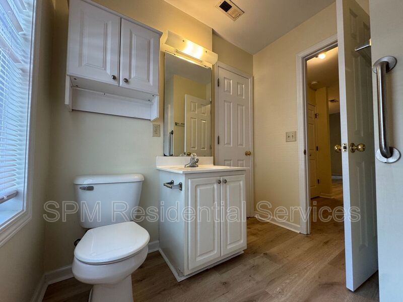 3 bedrooms close to UNCW!  Swimming Pool! property image