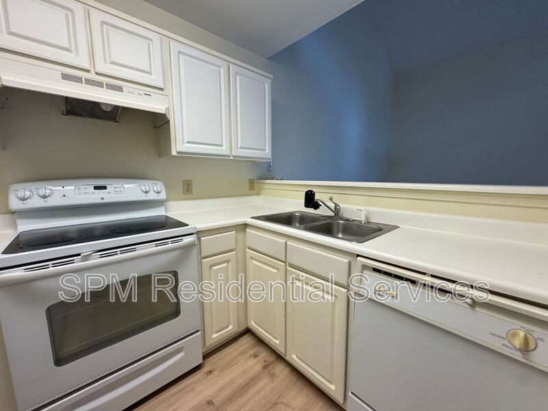 3 bedrooms close to UNCW!  Swimming Pool! property image