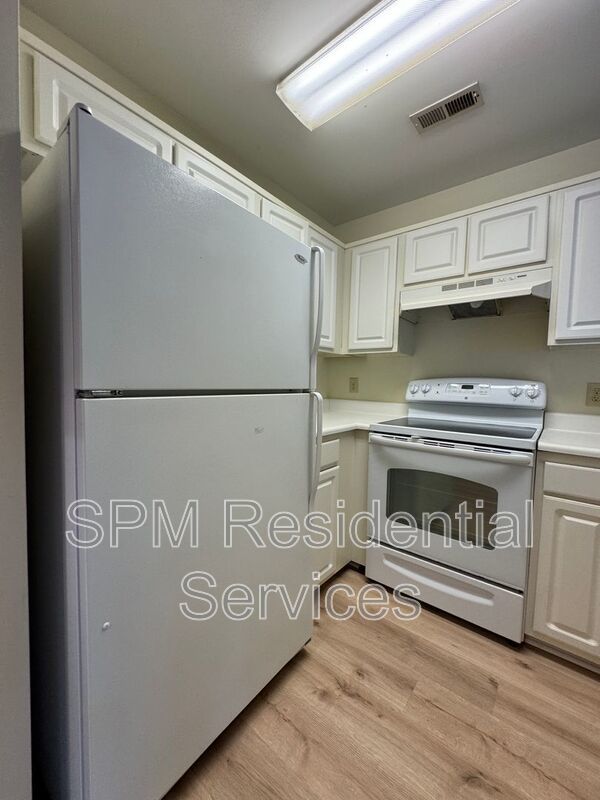 3 bedrooms close to UNCW!  Swimming Pool! property image