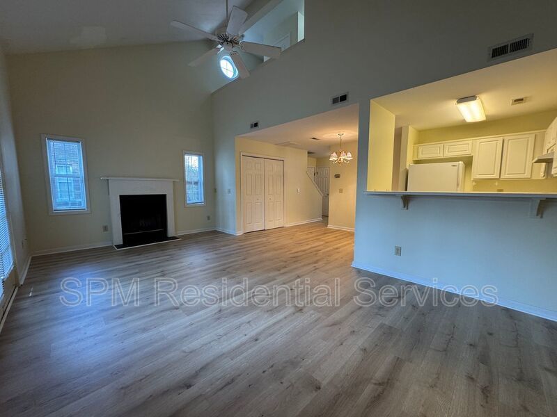 3 bedrooms close to UNCW!  Swimming Pool! property image