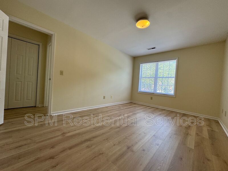 3 bedrooms close to UNCW!  Swimming Pool! property image