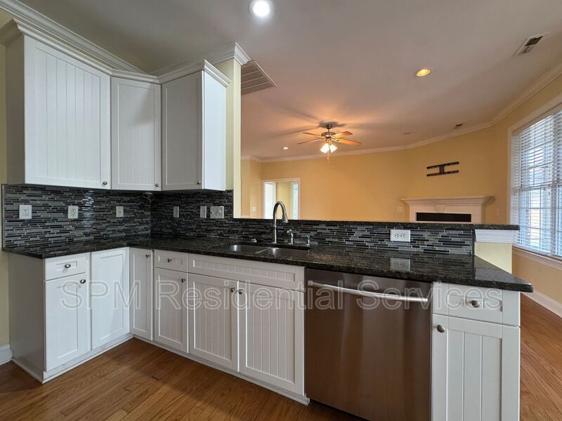 WATERFORD- LARGE FENCED IN BACKYARD, ACCESS TO ALL WATERFORD AMENITIES property image