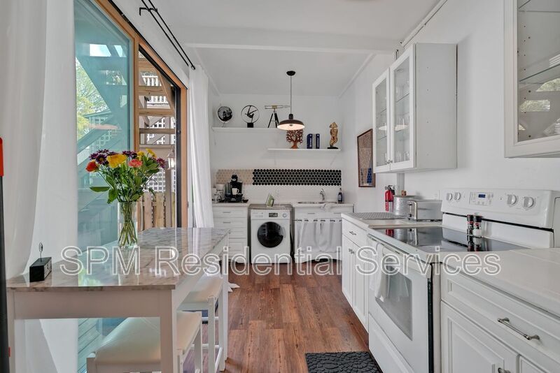 Historic Downtown Wilmington 1 Bed/1 Bath - 1 Mile from the Cape Fear Riverfront property image