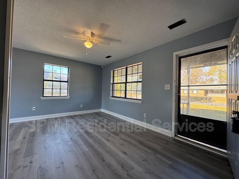 Castle Hayne - 3 Bed/1.5 Bath - Single Story Home, Large Fenced In Yard, Bonus Storage Shed property image