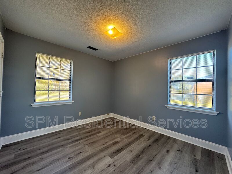 Castle Hayne - 3 Bed/1.5 Bath - Single Story Home, Large Fenced In Yard, Bonus Storage Shed property image