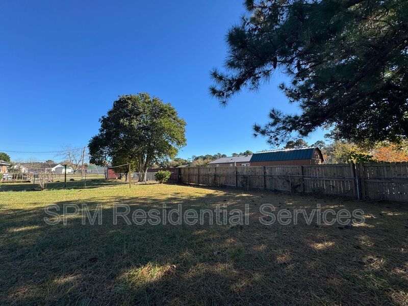 Castle Hayne - 3 Bed/1.5 Bath - Single Story Home, Large Fenced In Yard, Bonus Storage Shed property image