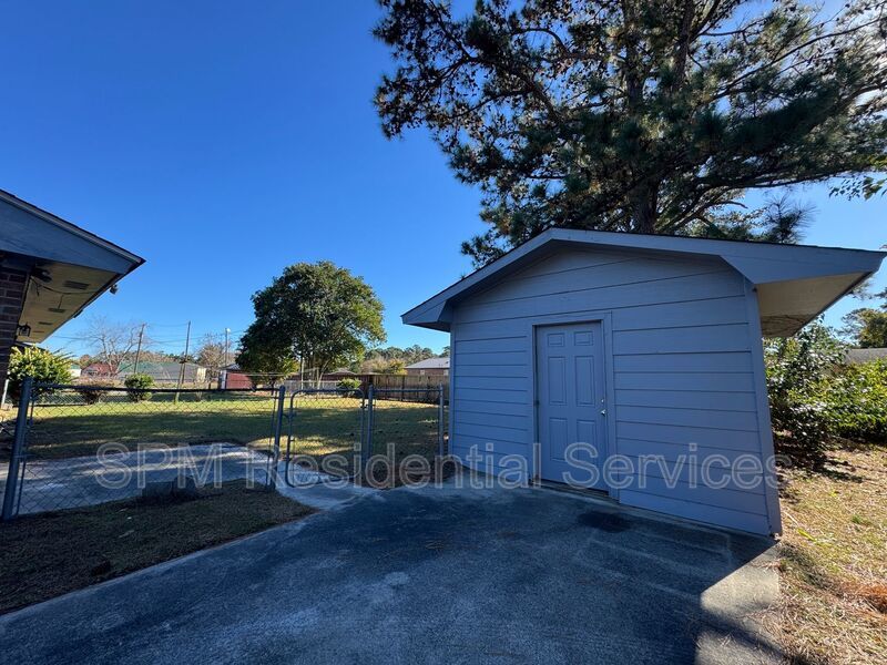 Castle Hayne - 3 Bed/1.5 Bath - Single Story Home, Large Fenced In Yard, Bonus Storage Shed property image