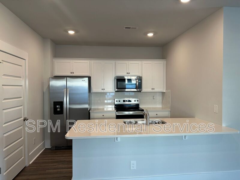 FIRST MONTH FREE RENT, NO APPLICATION FEE, FENCED IN BACKYARD property image