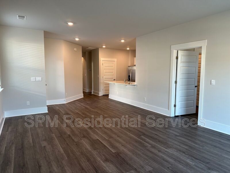 FIRST MONTH FREE RENT, NO APPLICATION FEE, FENCED IN BACKYARD property image