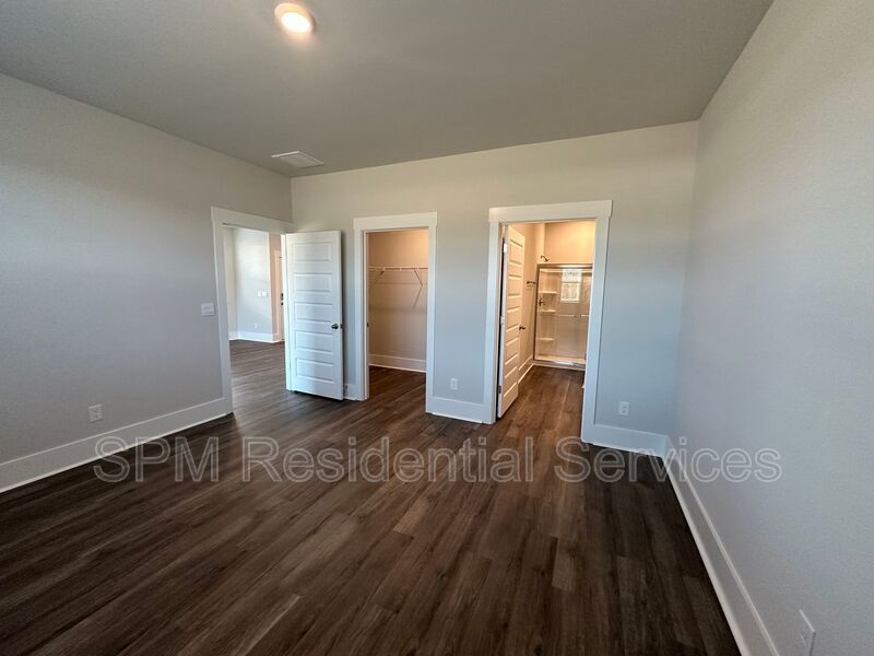 FIRST MONTH FREE RENT, NO APPLICATION FEE, FENCED IN BACKYARD property image