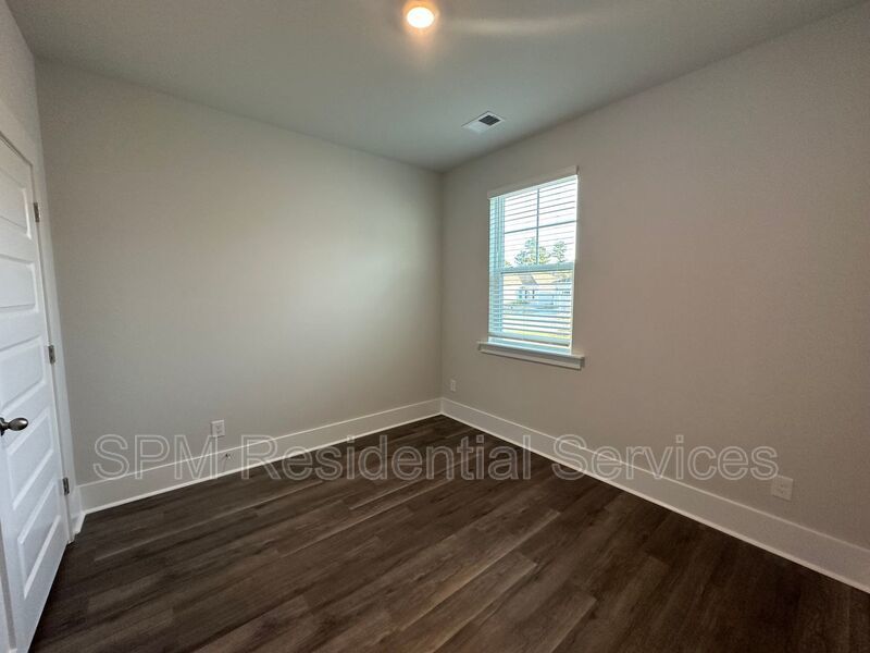 FIRST MONTH FREE RENT, NO APPLICATION FEE, FENCED IN BACKYARD property image