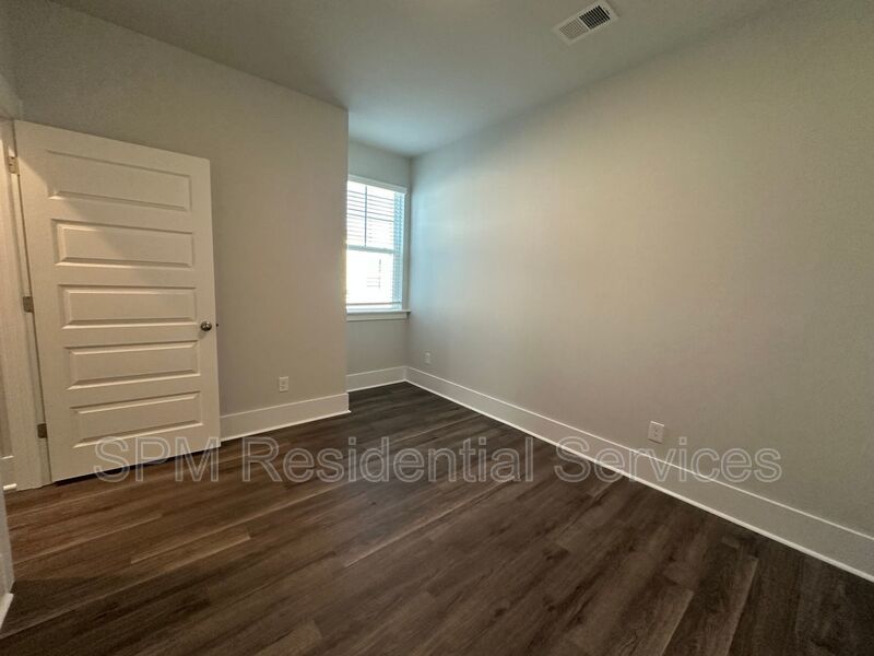 FIRST MONTH FREE RENT, NO APPLICATION FEE, FENCED IN BACKYARD property image