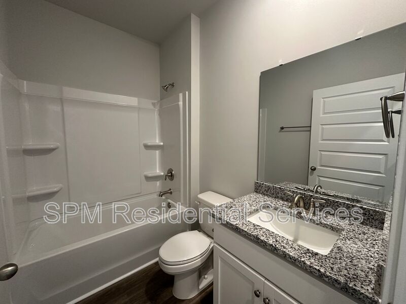 FIRST MONTH FREE RENT, NO APPLICATION FEE, FENCED IN BACKYARD property image