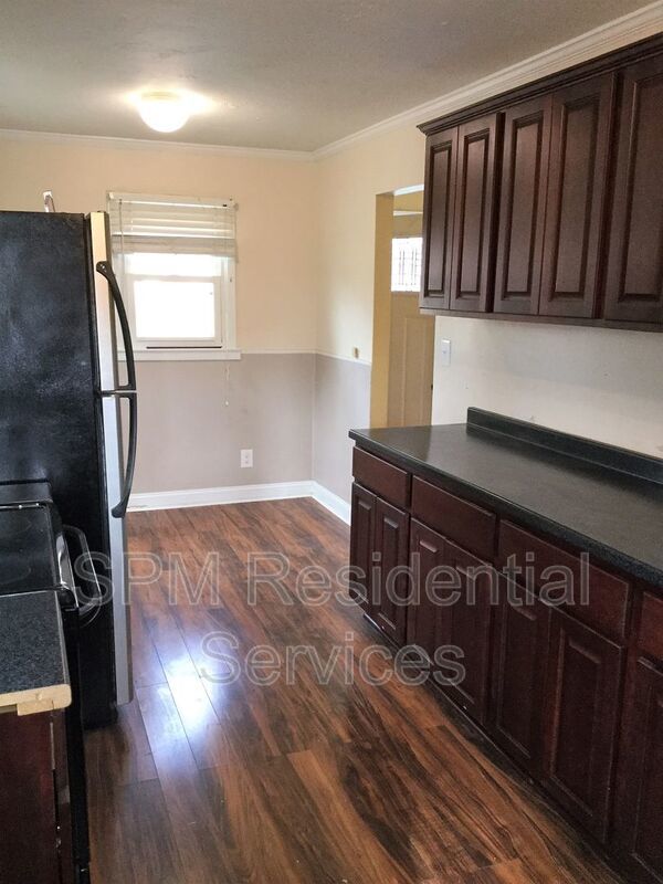 No HOA, Large primary bedroom. property image