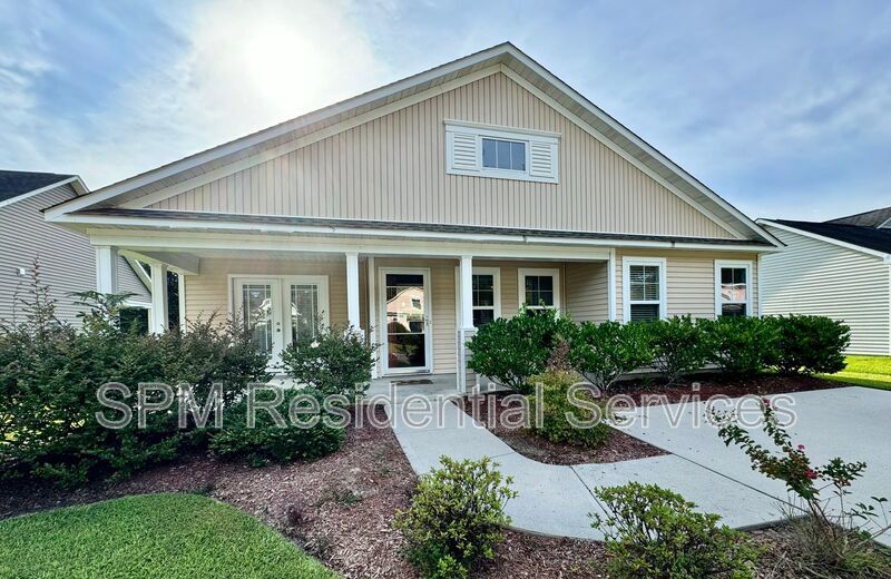 Fenced in backyard, LVP throughout, Covered front porch property image
