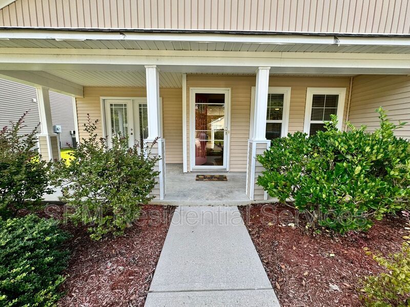 Fenced in backyard, LVP throughout, Covered front porch property image
