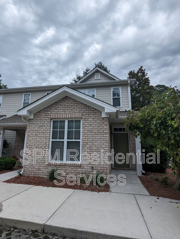 Amazing 3 bedroom, 3 bathroom end unit townhome with updated features.  Close to Wrightsville Beach! property image
