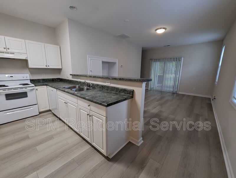 Amazing 3 bedroom, 3 bathroom end unit townhome with updated features.  Close to Wrightsville Beach! property image