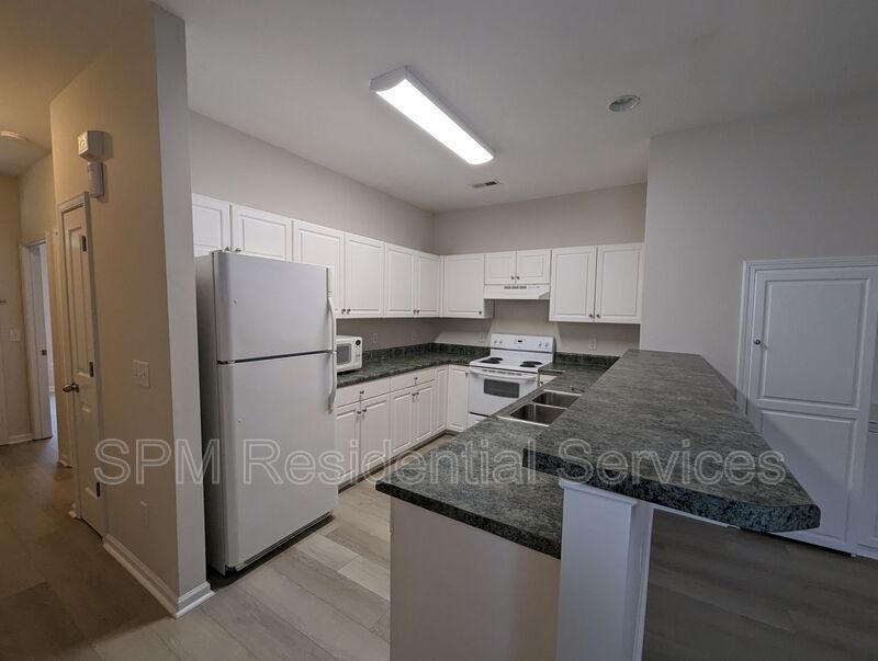 Amazing 3 bedroom, 3 bathroom end unit townhome with updated features.  Close to Wrightsville Beach! property image