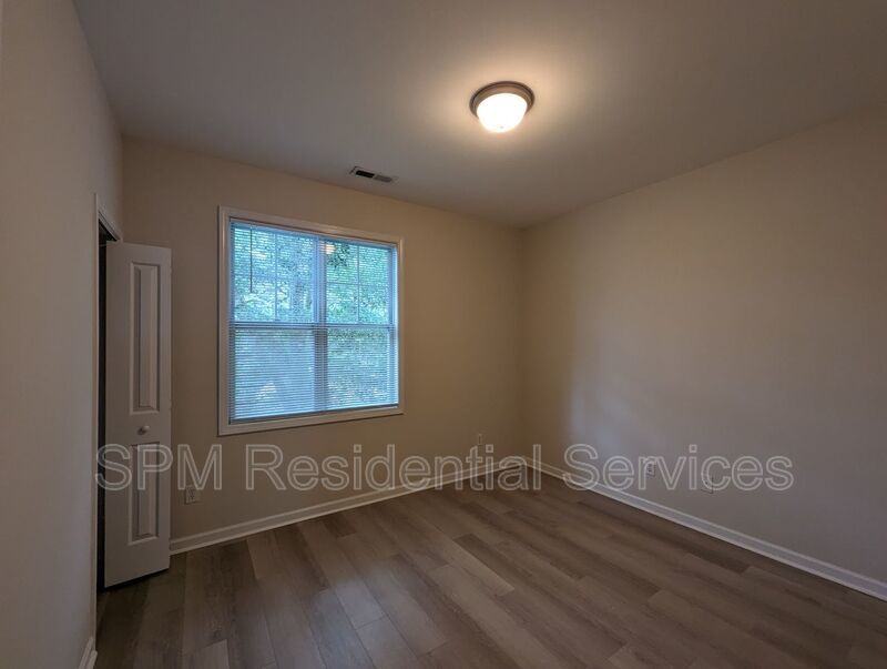 Amazing 3 bedroom, 3 bathroom end unit townhome with updated features.  Close to Wrightsville Beach! property image