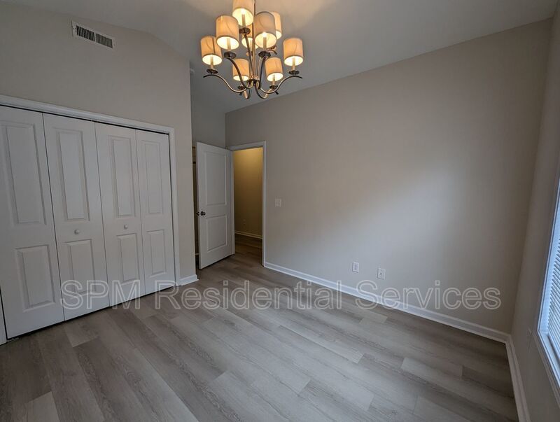 Amazing 3 bedroom, 3 bathroom end unit townhome with updated features.  Close to Wrightsville Beach! property image