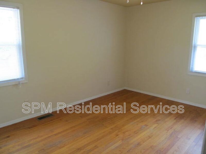 Fenced in yard, Minutes to shopping, restaurant, and I140 property image