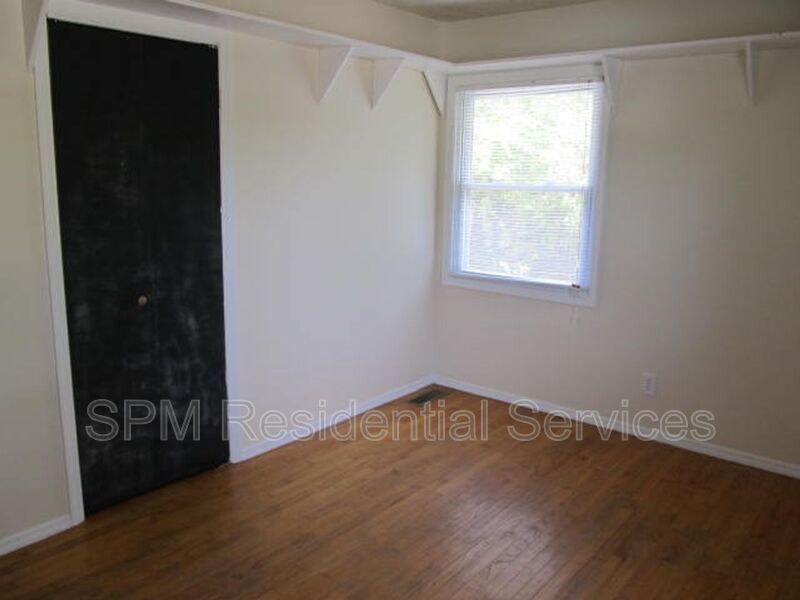 Fenced in yard, Minutes to shopping, restaurant, and I140 property image