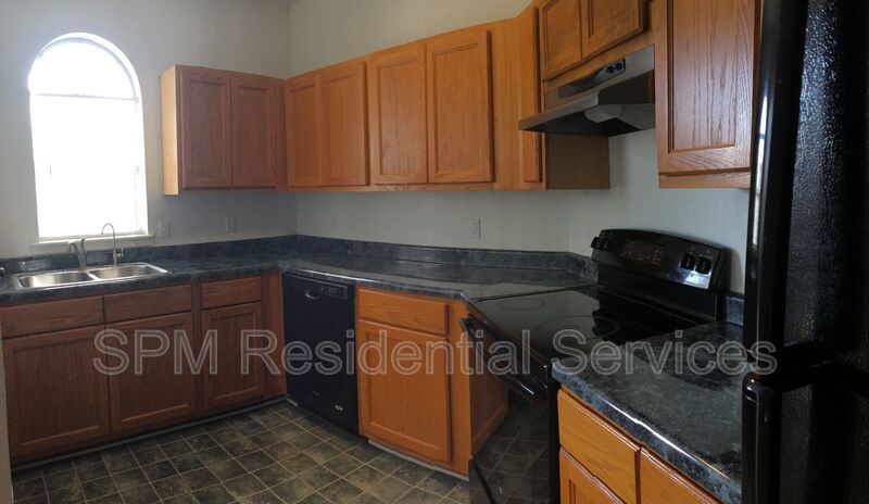 2 Bedroom in Hampton Place with Community Pool property image