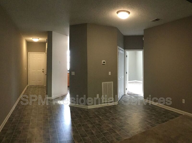 2 Bedroom in Hampton Place with Community Pool property image