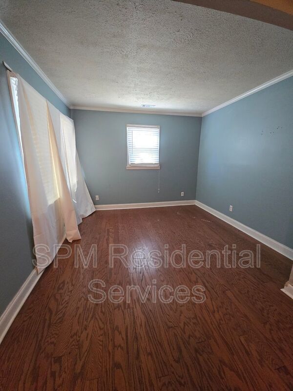 No HOA, Large primary bedroom. property image