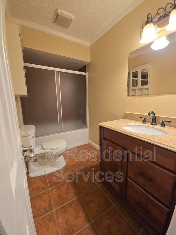 No HOA, Large primary bedroom. property image