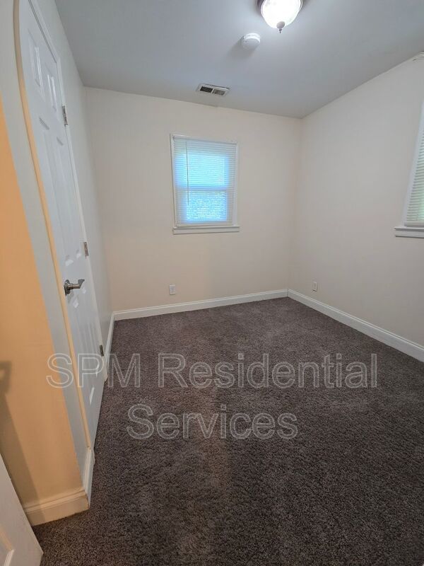 No HOA, Large primary bedroom. property image