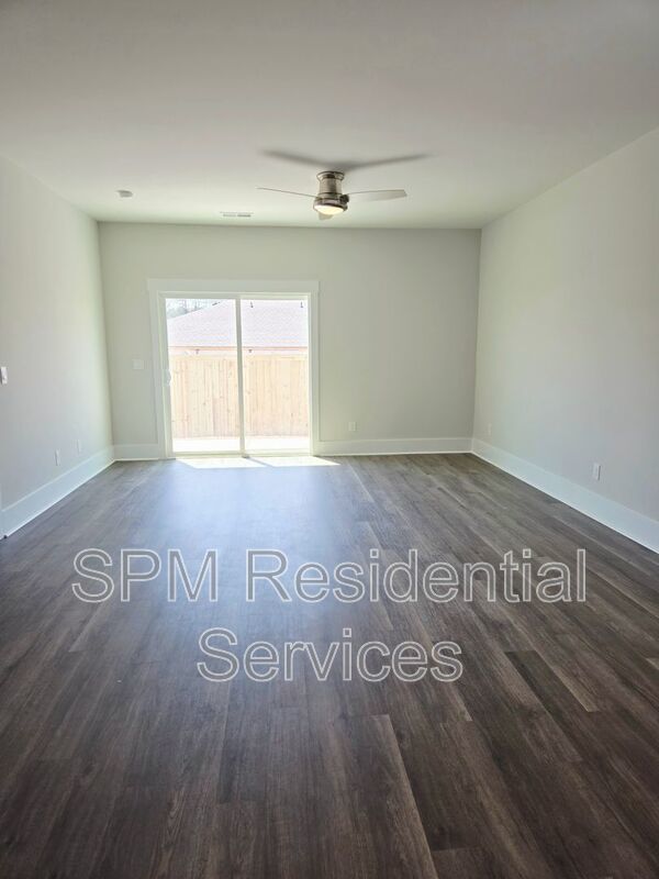 FIRST MONTH FREE RENT, NO APPLICATION FEE, FENCED IN BACKYARD property image