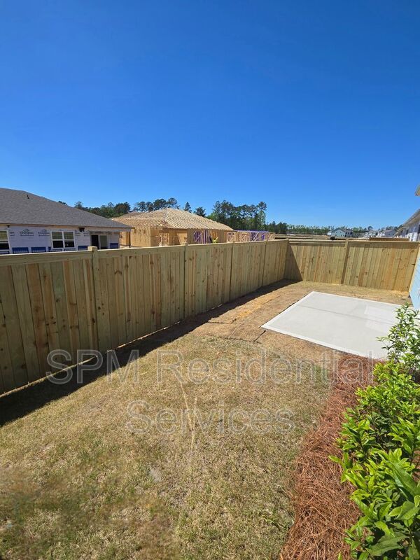 FIRST MONTH FREE RENT, NO APPLICATION FEE, FENCED IN BACKYARD property image
