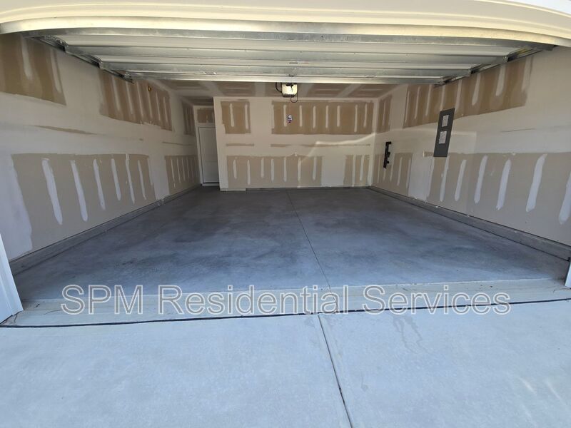 FIRST MONTH FREE RENT, NO APPLICATION FEE, FENCED IN BACKYARD property image