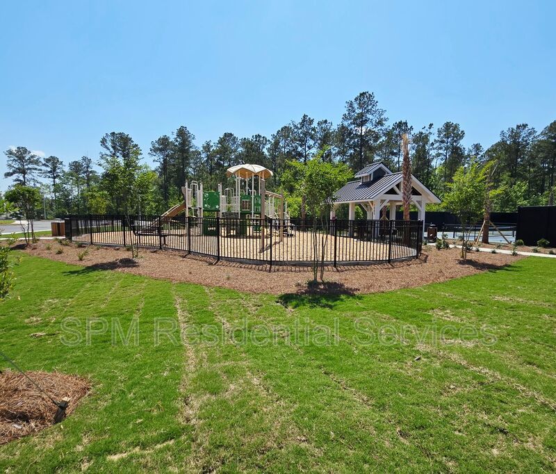 FIRST MONTH FREE RENT, NO APPLICATION FEE, FENCED IN BACKYARD property image