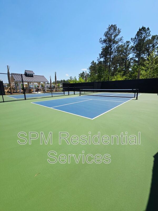 FIRST MONTH FREE RENT, NO APPLICATION FEE, FENCED IN BACKYARD property image
