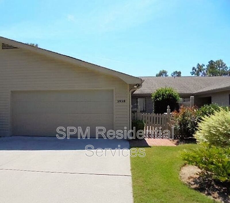 Beautiful 3 Bedroom townhome centrally located to beaches, dining & shopping property image