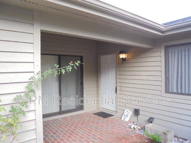 Beautiful 3 Bedroom townhome centrally located to beaches, dining & shopping property image