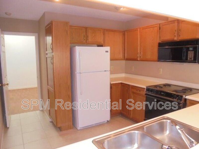 Beautiful 3 Bedroom townhome centrally located to beaches, dining & shopping property image