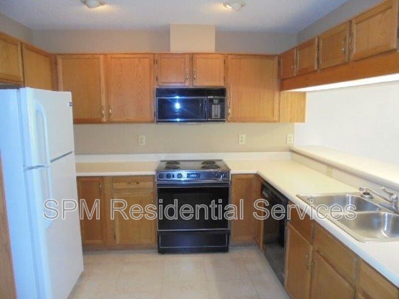 Beautiful 3 Bedroom townhome centrally located to beaches, dining & shopping property image