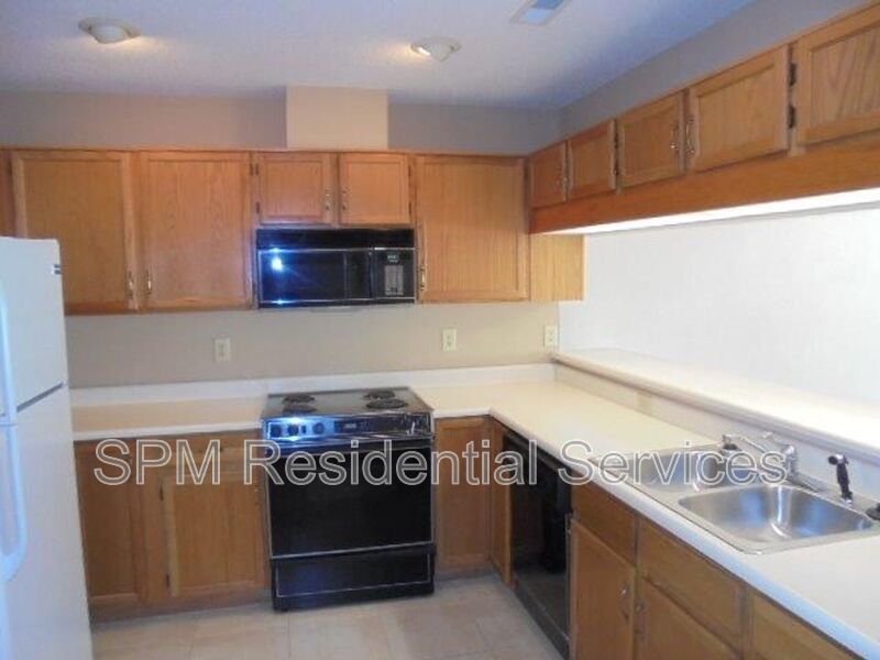 Beautiful 3 Bedroom townhome centrally located to beaches, dining & shopping property image