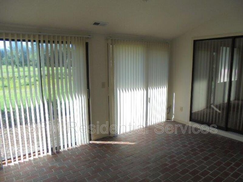 Beautiful 3 Bedroom townhome centrally located to beaches, dining & shopping property image