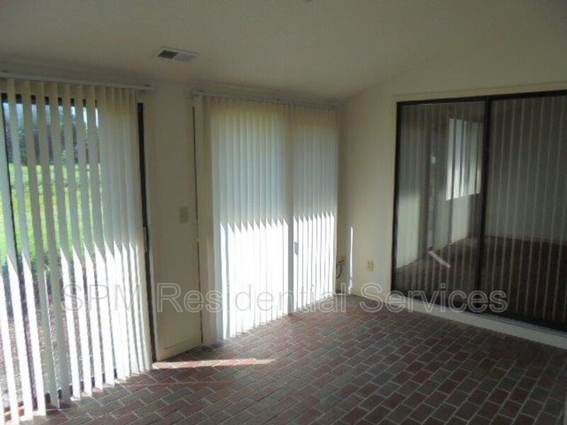 Beautiful 3 Bedroom townhome centrally located to beaches, dining & shopping property image