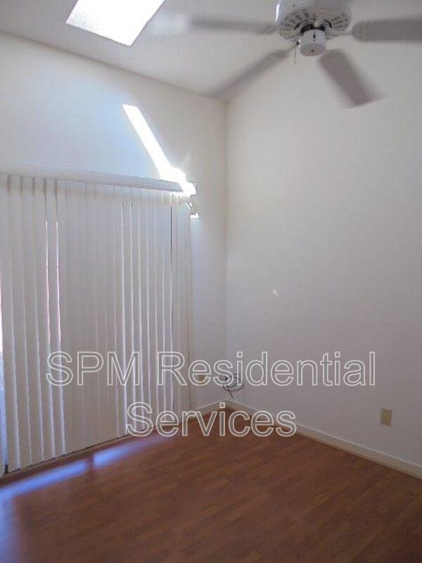 Beautiful 3 Bedroom townhome centrally located to beaches, dining & shopping property image